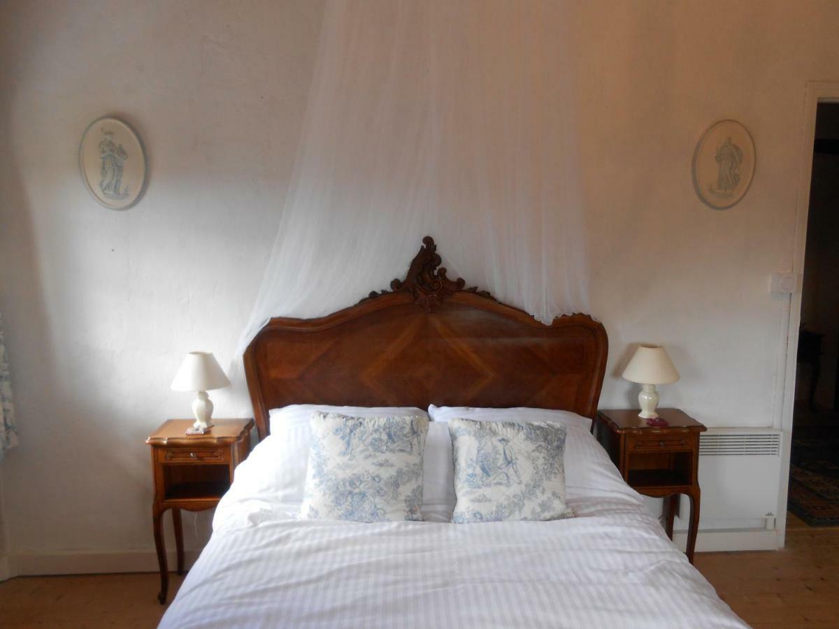 Bed and Breakfast Chat Noir Gite Et Chambre D'Hotes Genouille  Екстер'єр фото